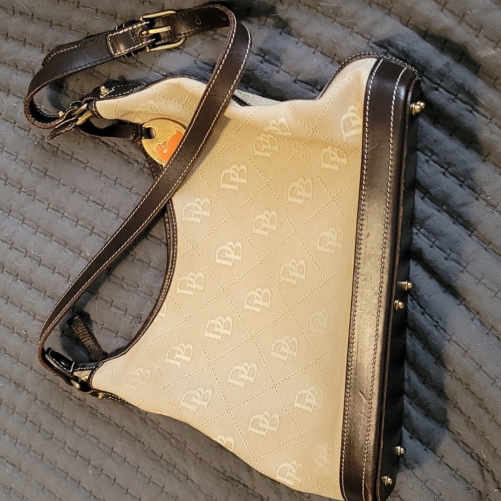Beautiful Dooney and Bourke shoulder bag